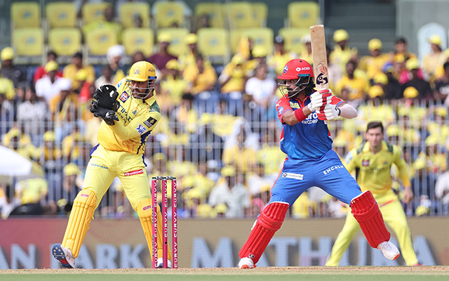 Funniest Memes from CSK vs DC Mid-Innings of Match 17