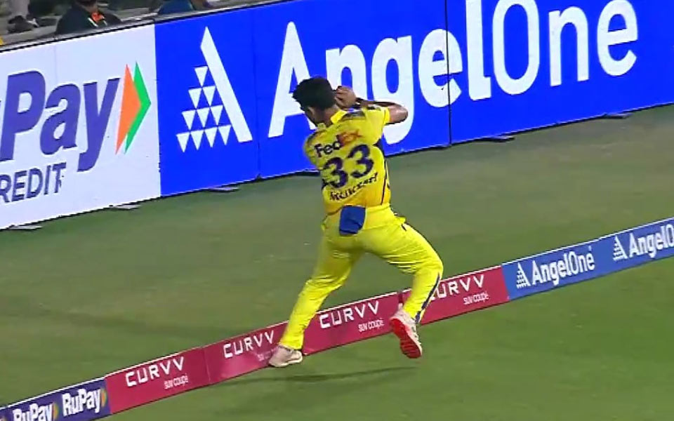 Mukesh Choudhary steps onto boundary cushion while attempting Priyansh Arya’s catch