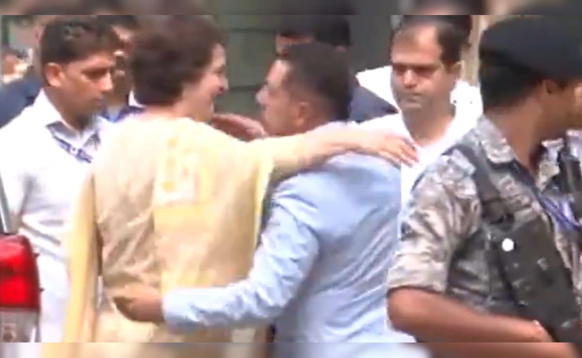 Priyanka Gandhi Drops Off Robert Vadra On Day 2 At Probe Agency ED Office