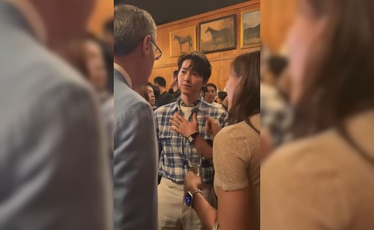 Video Of Song Joong-Ki Turning Down An Invite To Be With His “Two Small Babies” Is Crazy Viral