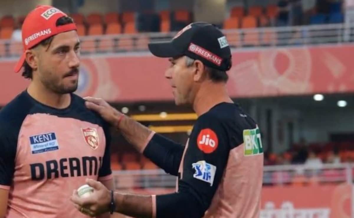 Ricky Ponting Delivers ‘Horrible News’ To PBKS Star Marcus Stoinis Right Before KKR Match. Player Looks Shattered
