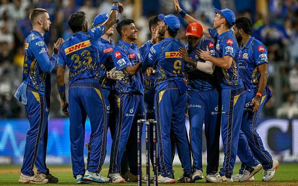 How will Mumbai Indians qualify for the playoffs?